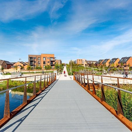 The Lake - A Stunning 2 Bedroom House, Only 17Mins To Central London!!! Greenhithe Εξωτερικό φωτογραφία